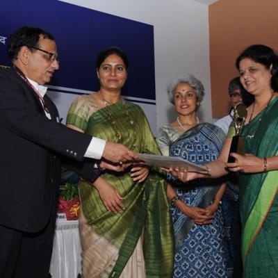 Amrut Mody Award To Dr Varsha Potdar